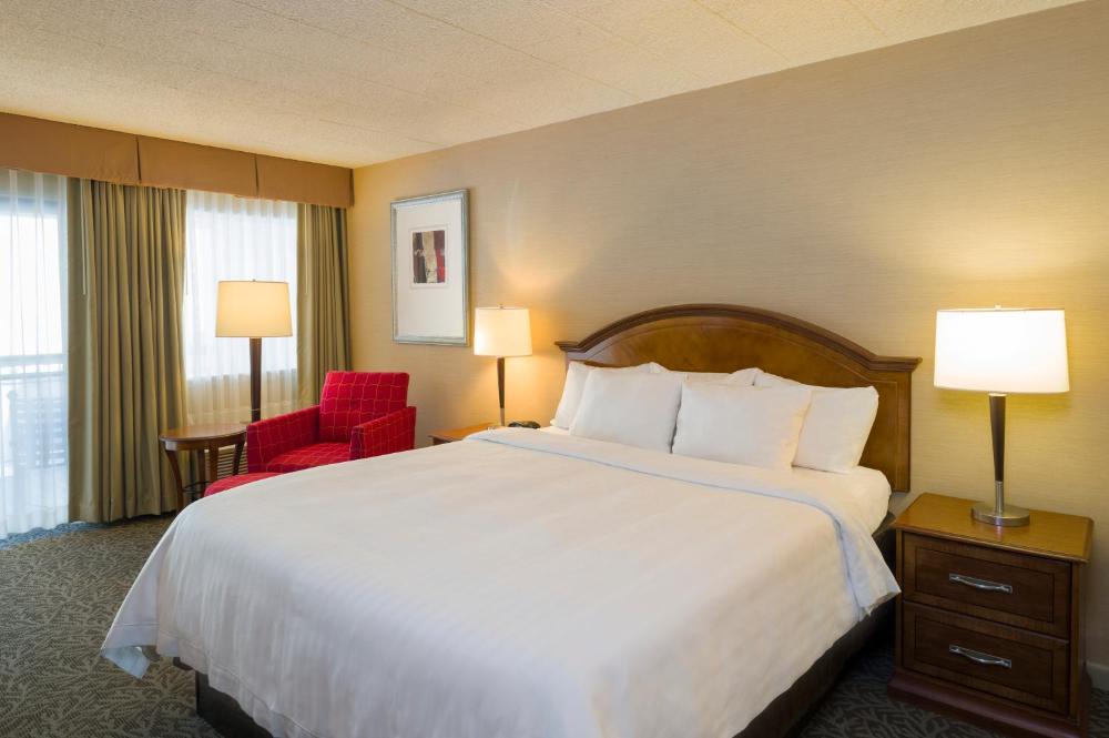 Deluxe King Room interior